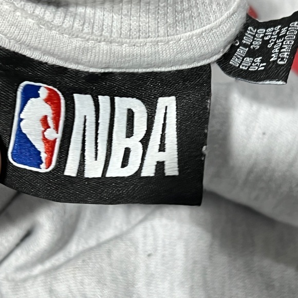 Chicago Bulls NBA Basketball Crewneck Pullover Jumper Sweatshirt - Picture 6 of 6